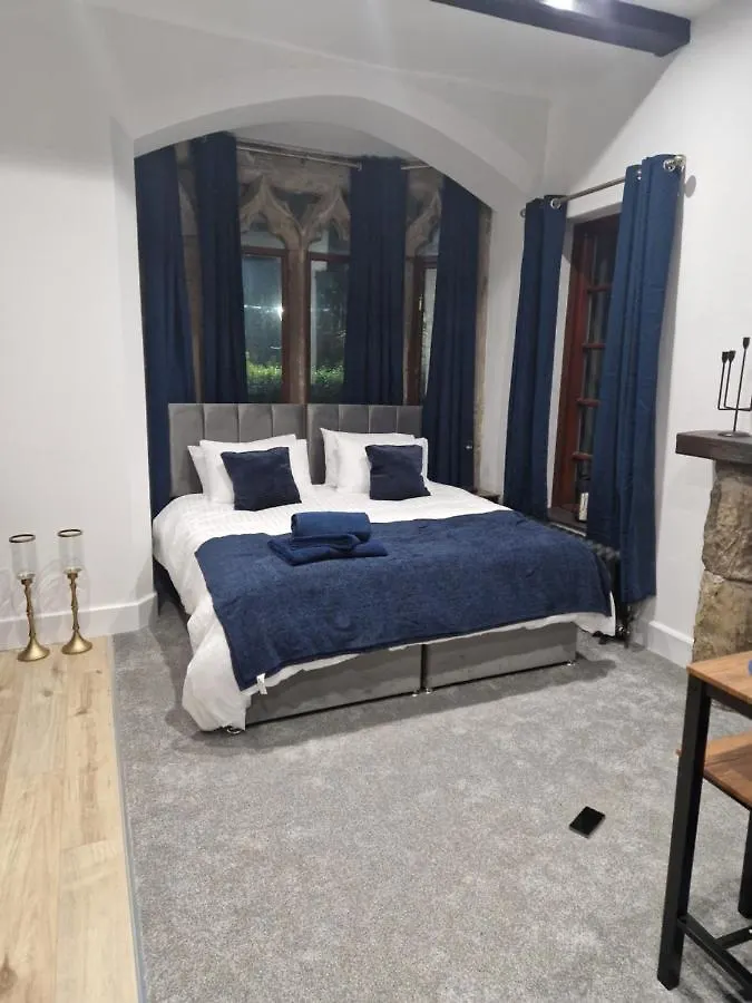 The Old Vicarage - Secure Parking, Fast Wifi, Garden Villa Leeds  0*,  Egyesült Királyság