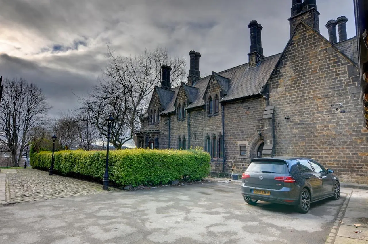 The Old Vicarage - Secure Parking, Fast Wifi, Garden location