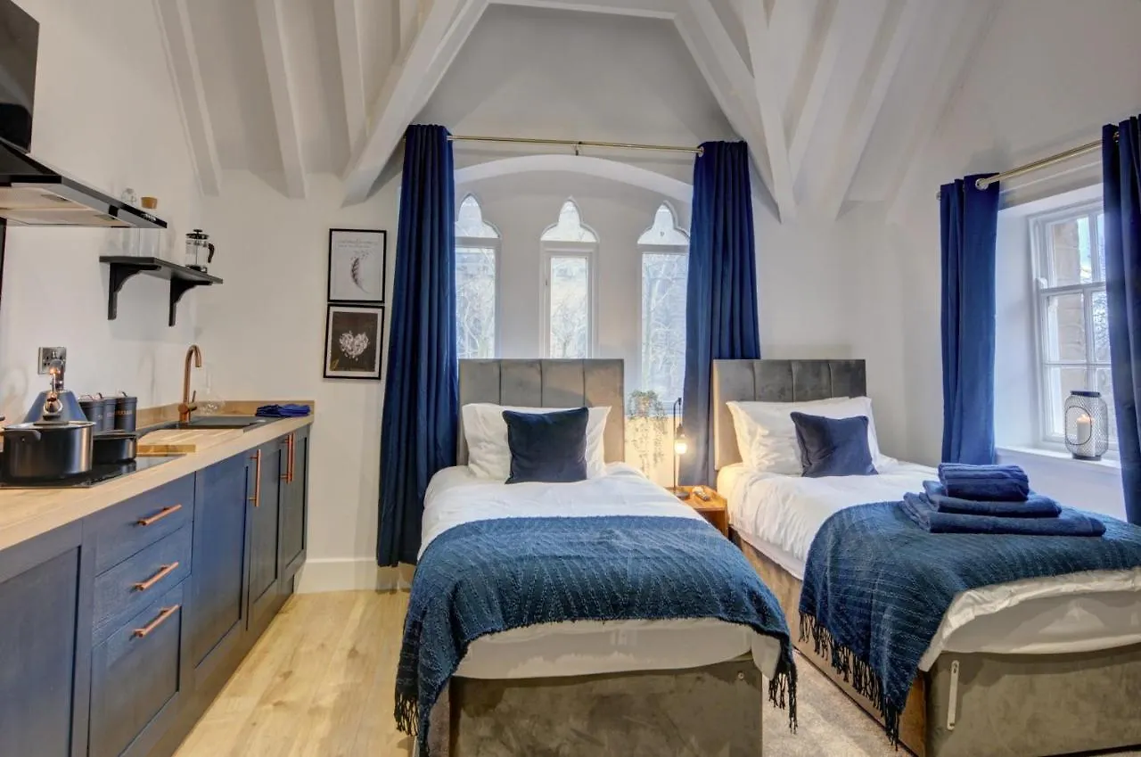 The Old Vicarage - Secure Parking, Fast Wifi, Garden Villa Leeds  0*,
