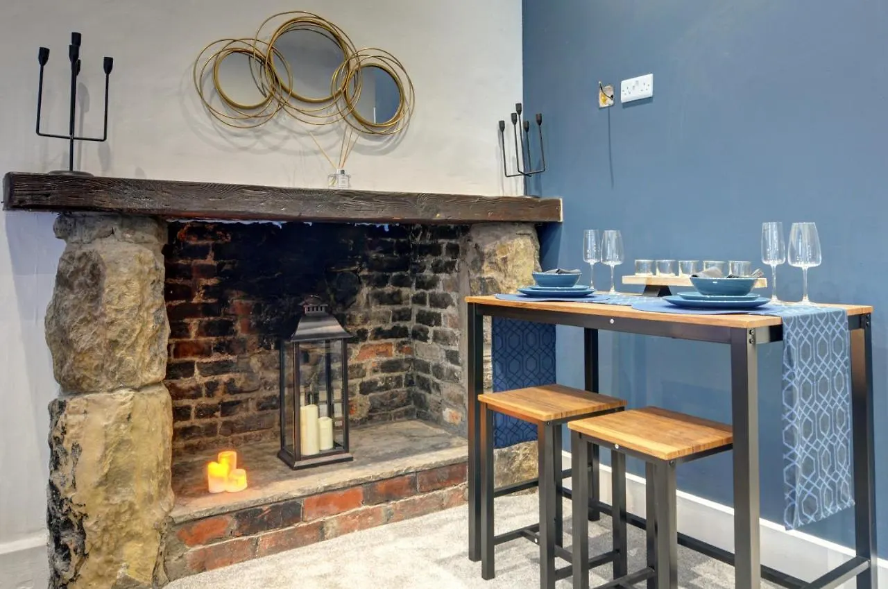 The Old Vicarage - Secure Parking, Fast Wifi, Garden Villa Leeds