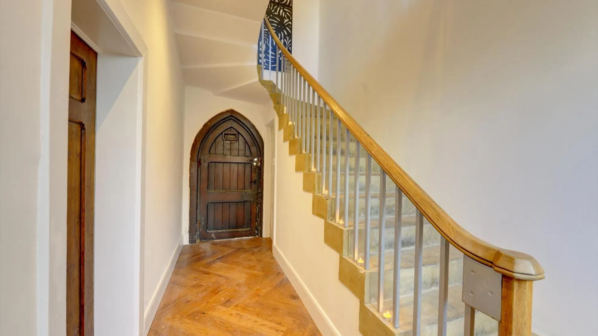 The Old Vicarage - Secure Parking, Fast Wifi, Garden Villa Leeds
