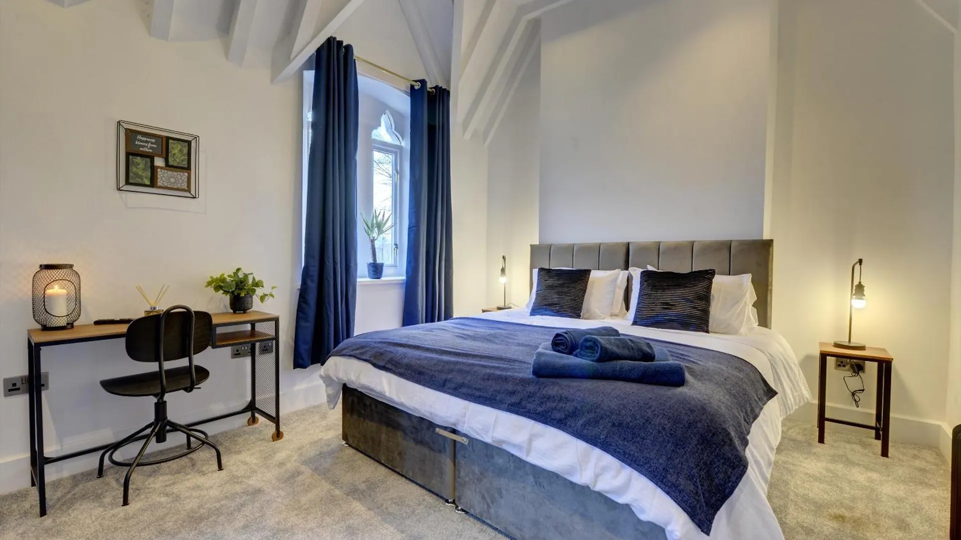 The Old Vicarage - Secure Parking, Fast Wifi, Garden Villa Leeds  0*,