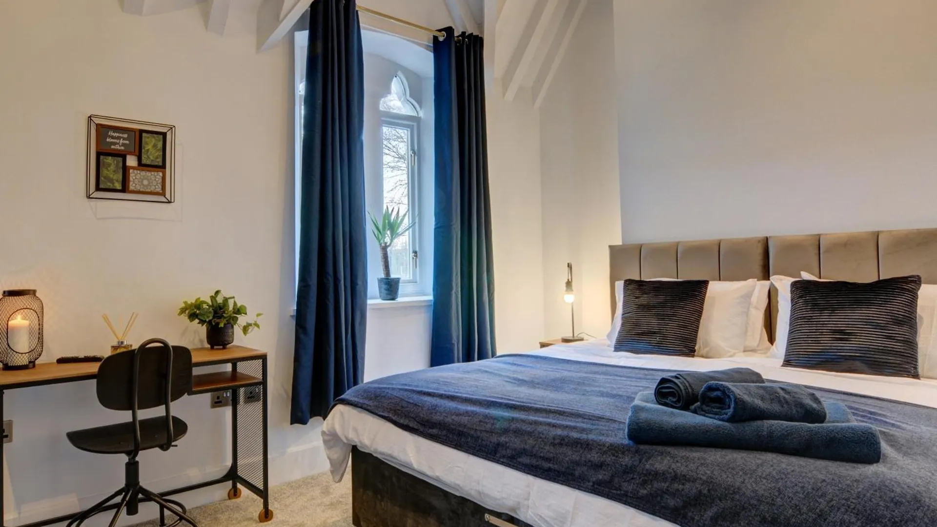 The Old Vicarage - Secure Parking, Fast Wifi, Garden Villa Leeds