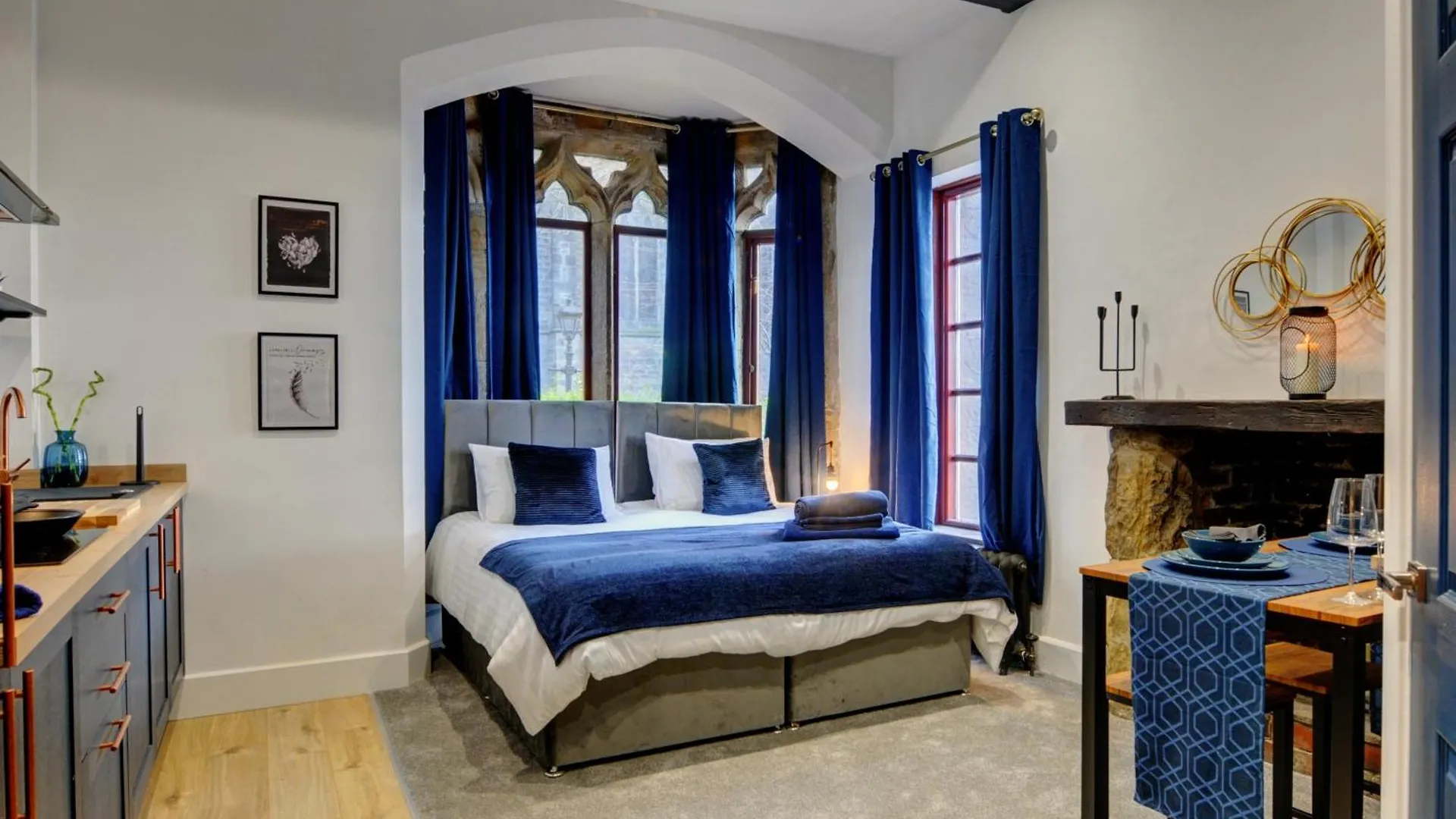 The Old Vicarage - Secure Parking, Fast Wifi, Garden Villa Leeds