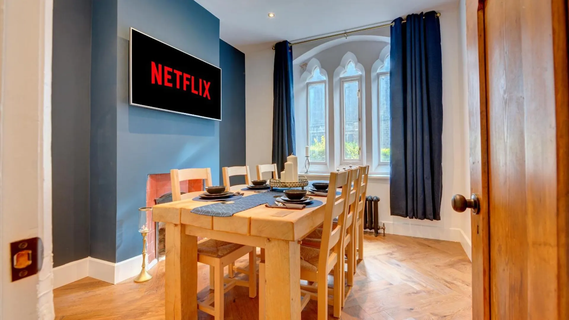 The Old Vicarage - Secure Parking, Fast Wifi, Garden Villa Leeds